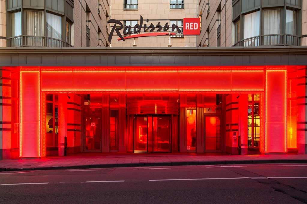 Radisson Red Brussels Hotel Exterior photo