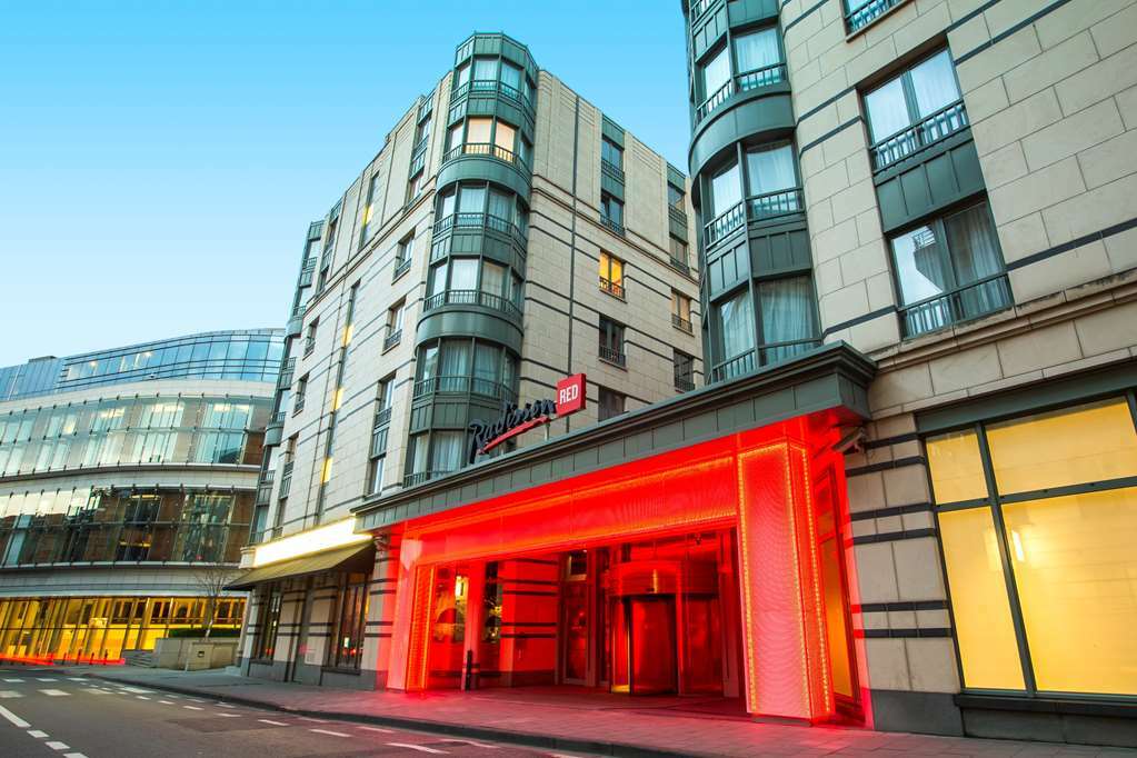Radisson Red Brussels Hotel Exterior photo