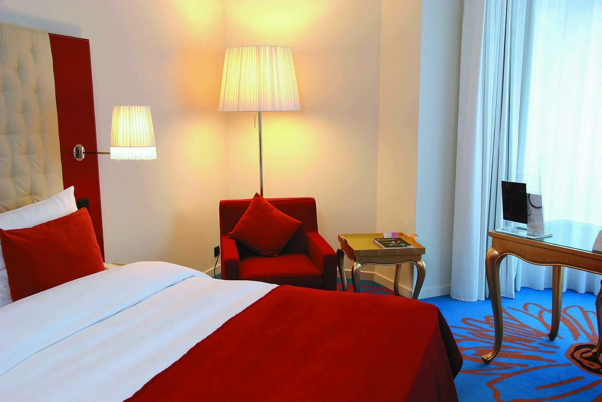 Radisson Red Brussels Hotel Room photo